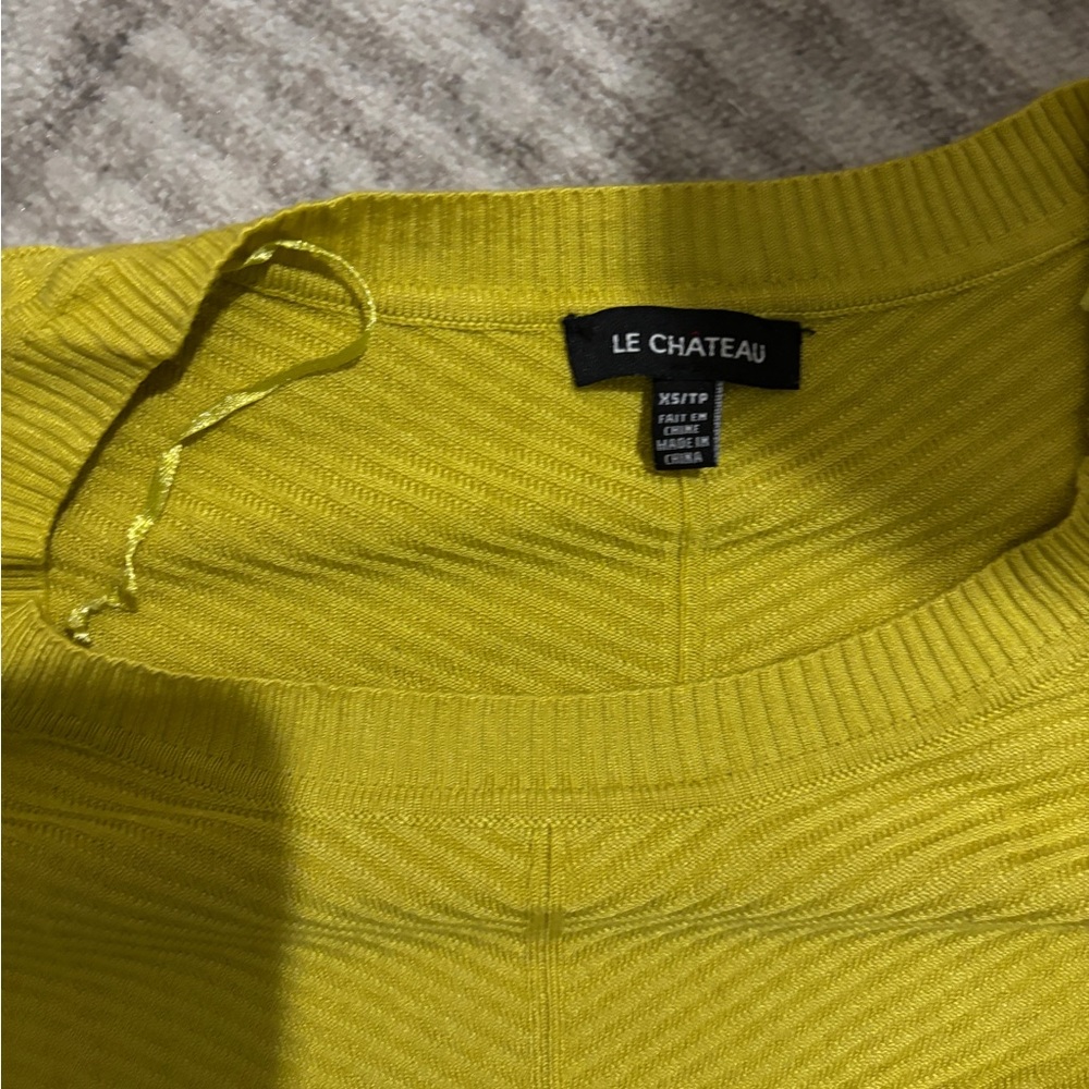 Yellow sweater - Picture 2 of 2